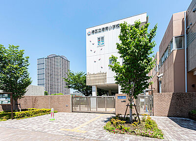 【通学区】港区立港南小学校 約270m（徒歩4分）