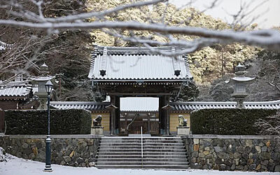箕面山 瀧安寺 山門 約1,150m（徒歩15分）