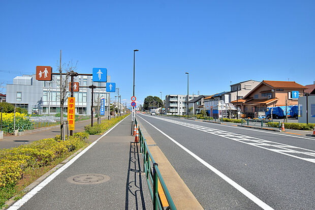 都心への交通網や多彩な生活施設による利便を享受しつつ、大きな青空や清々しい緑が潤いをもたらす街。子育てにもやさしい環境が整い、住むほどに暮らし良さを実感いただけます。