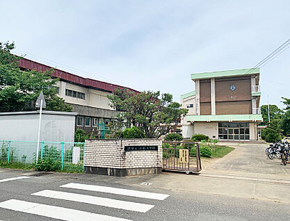 津市立立成小学校 約680m