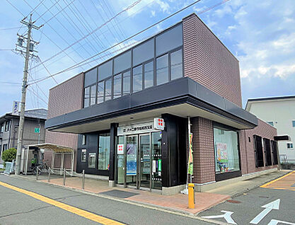 八十二銀行塩尻西支店 約490m