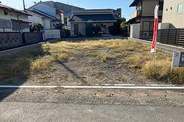 【2号地 外観】199m2超と、ゆとりある広さ。 陽当りを活かした明るい吹き抜けリビング、家族との会話が弾むアイラ