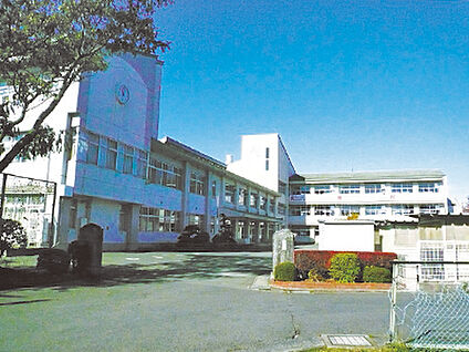 見前中学校 約1450m