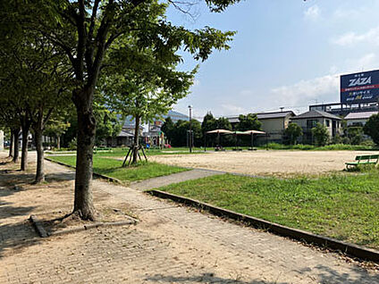 湯川中央公園 約1430m
