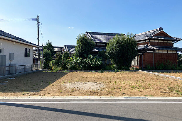 【4号地 外観】215.85m2と、ゆとりある広さ。 平屋での建築も可能でゆとりある駐車スペースや広々としたお庭も