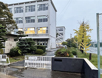 応時中学校 約240m