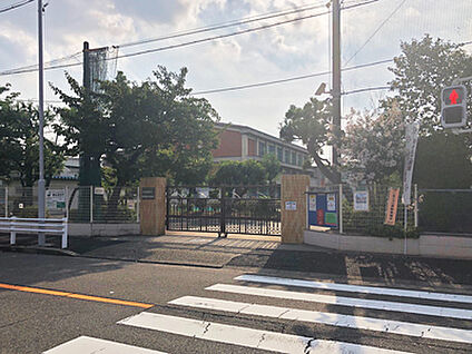 御器所小学校 約560m
