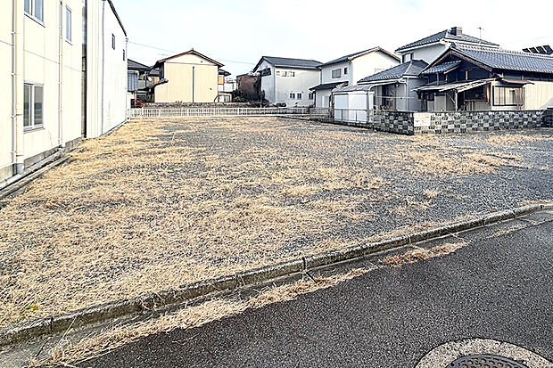 【B号地 現地写真】道路際から見えにくく、プライバシーに配慮した住まいが検討可能です。 また、路地状部分を駐車スペース