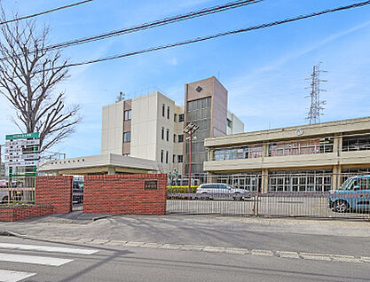 川口市立里中学校 約580m