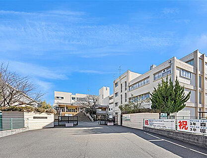 越谷市立富士中学校 約720m