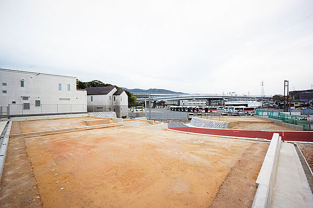【9号地 現地写真】171m2(51坪)の敷地はプランニングしやすい整形地です。 前面道路は幅員6mで車の出し入れやすれ