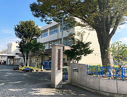 横内小学校 約450m
