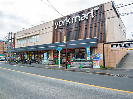ヨークマート中町店 約590m