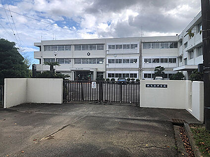 牧之原市菊川市学校組合立牧之原中学校 約1300m