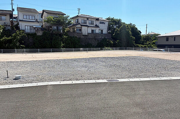【9号地 現地写真】約52.54坪、前面約6.0mの道路に面した整った区画です。  整形地で思い描く住まいを形にしやすい
