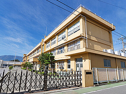 甲斐市立玉幡小学校 約410m