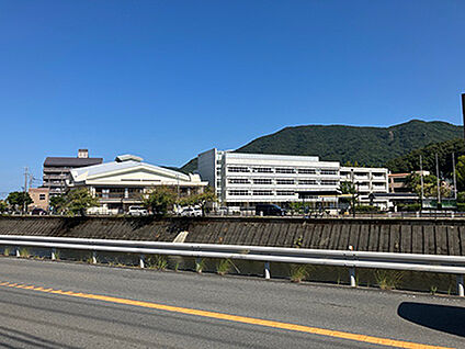長与町立長与小学校 約1100m