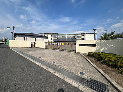 枚方市立第三中学校 約470m