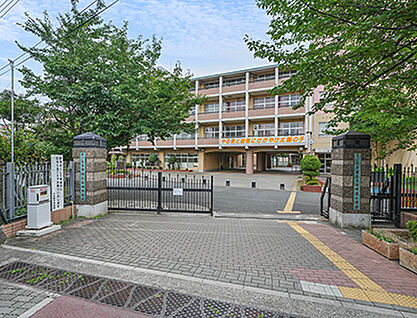 さいたま市立大谷場中学校 約420m
