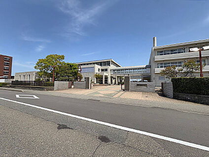 金沢市立大徳中学校 約310m