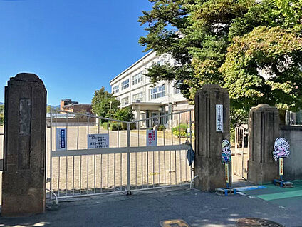 上田市立清明小学校 約450m