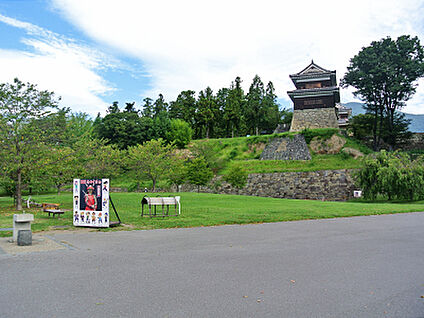 上田城跡公園 約550m