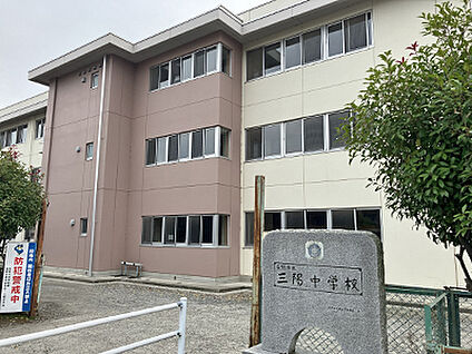 長野市立三陽中学校 約340m