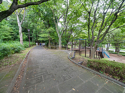 葛ケ谷公園 約650m