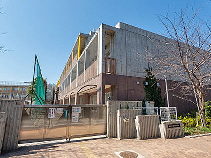 豊島区立西池袋中学校 約560m