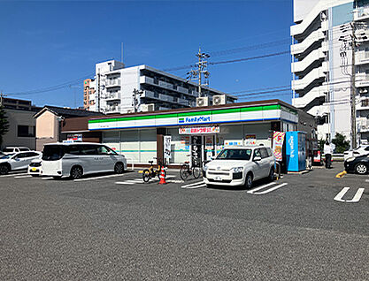 ファミリーマート 黒川本通五丁目店 約430m