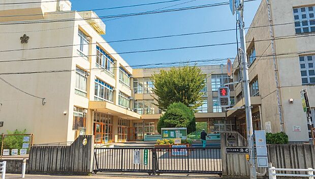 海老沼小学校（約850m）