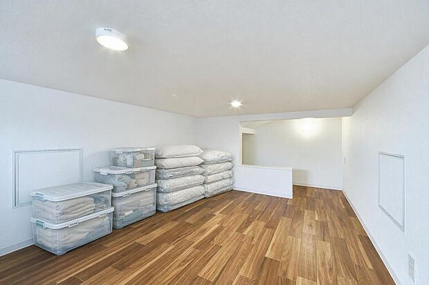 【【3号地収納】】小屋裏の空間を活用した収納庫。季節ものの洋服や家電をしまうのに最適です。