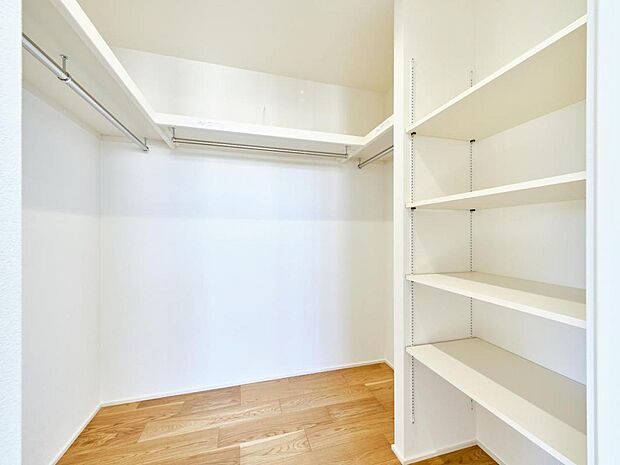 【【1号地収納:WIC】】【1号地WIC】長く住むにつれて自然と多くなるお荷物も楽々しっかりと収納できます。