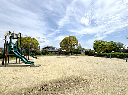 香里ヶ丘西公園 約20m(徒歩1分)