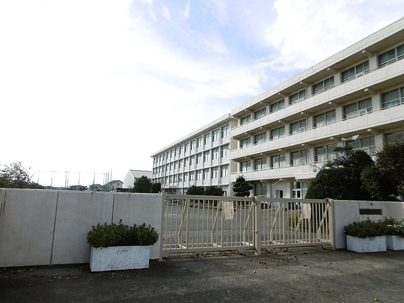 落合小学校まで徒歩11分