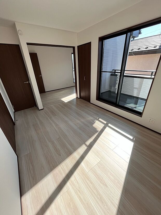 【2F 洋室】全室南向きです