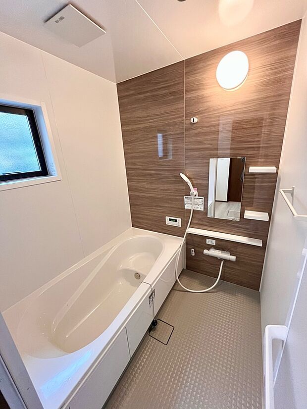 【浴室】1坪タイプバス、暖房換気乾燥機付き