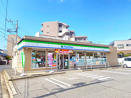 ファミリーマート千葉汐見丘町店 現地から120m。(徒歩2分。)