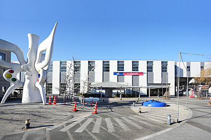 つくばエクスプレス「万博記念公園」駅 現地から1880m～1940m。(徒歩24分～25分。)