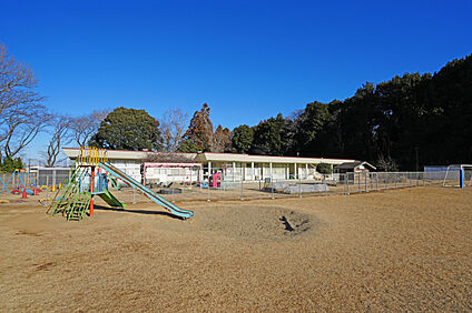 島名幼稚園 現地から800m～810m。(徒歩10分～11分。)
