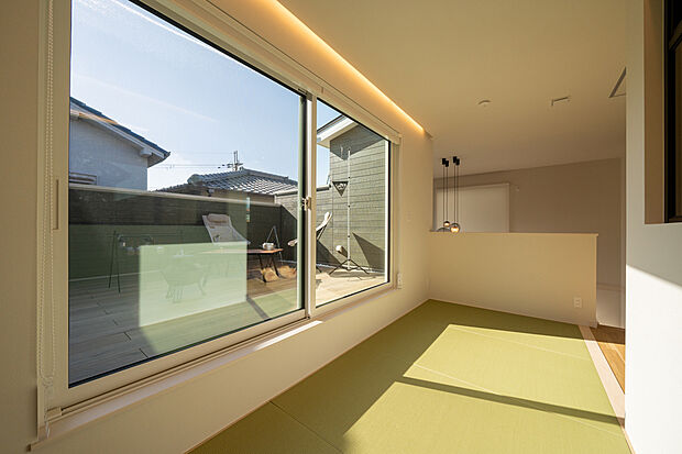 【タタミスペース】暖かい日差しを浴びながらゆっくりできるスペースです