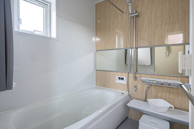 【浴室】浴室暖房乾燥機付きです