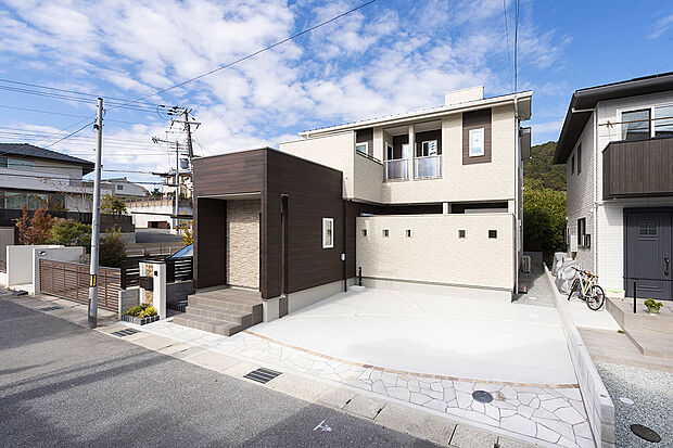 【外観】新在家の住宅街になじんだ外観