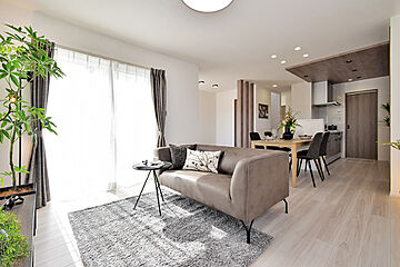 【ヤング開発】ローズビレッジ西区中野 外観