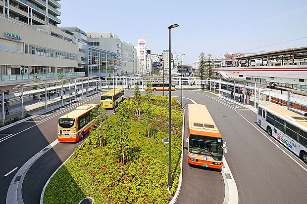 【明石駅周辺へのアクセスも便利】徒歩3～4分の最寄りのバス停から、JR「明石」駅・山陽電鉄「山陽明石」駅へバスで約13分のロケーションです。