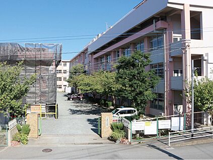 福岡市立「東若久」小学校 1050m