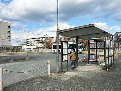 西鉄バス「星の原団地」停 310m