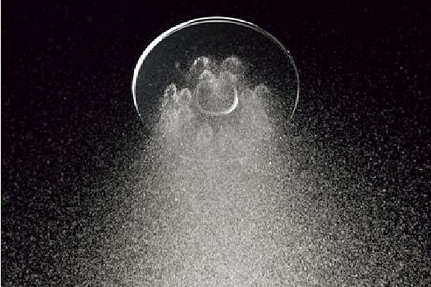 【エコアクアシャワー【LIXIL】】ウルトラファインバブルを含んだやわらかなミストで、優しく汚れを洗い流します。