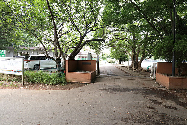 藤心小学校（現地より徒歩8分）