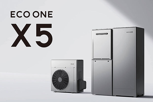 【ECO ONE X5/ハイブリッド給湯・暖房システム】「ECO ONE X5」は、ガスと電気の良い部分を取り出して併用したハイブリッド給湯・暖房システム。スマートフォンアプリを活用して、屋内・外出先から給湯器や床暖房のリモコン操作、光熱費のチェックができ